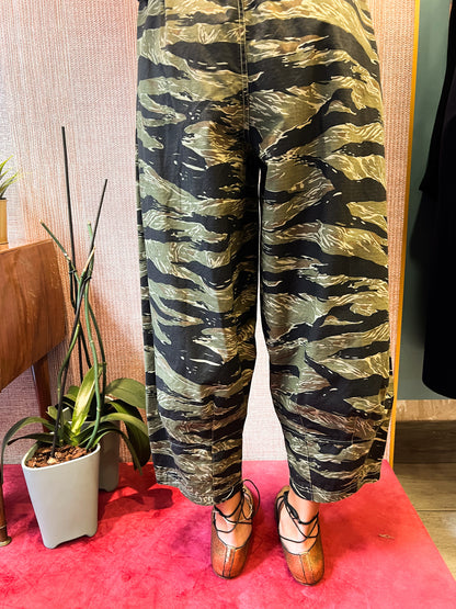 Pant military